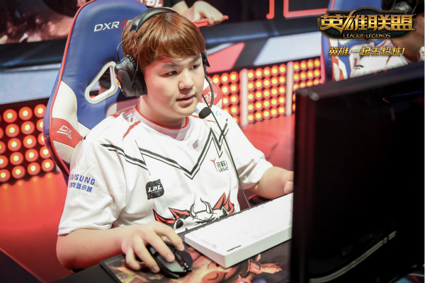 KT险胜100T，Doinb操刀奇招英雄翻盘激烈交锋2025世界赛，锁定晋级资格的简单介绍