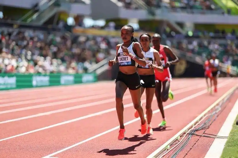 开云体育app-田径选手刷新世界纪录，震撼全场