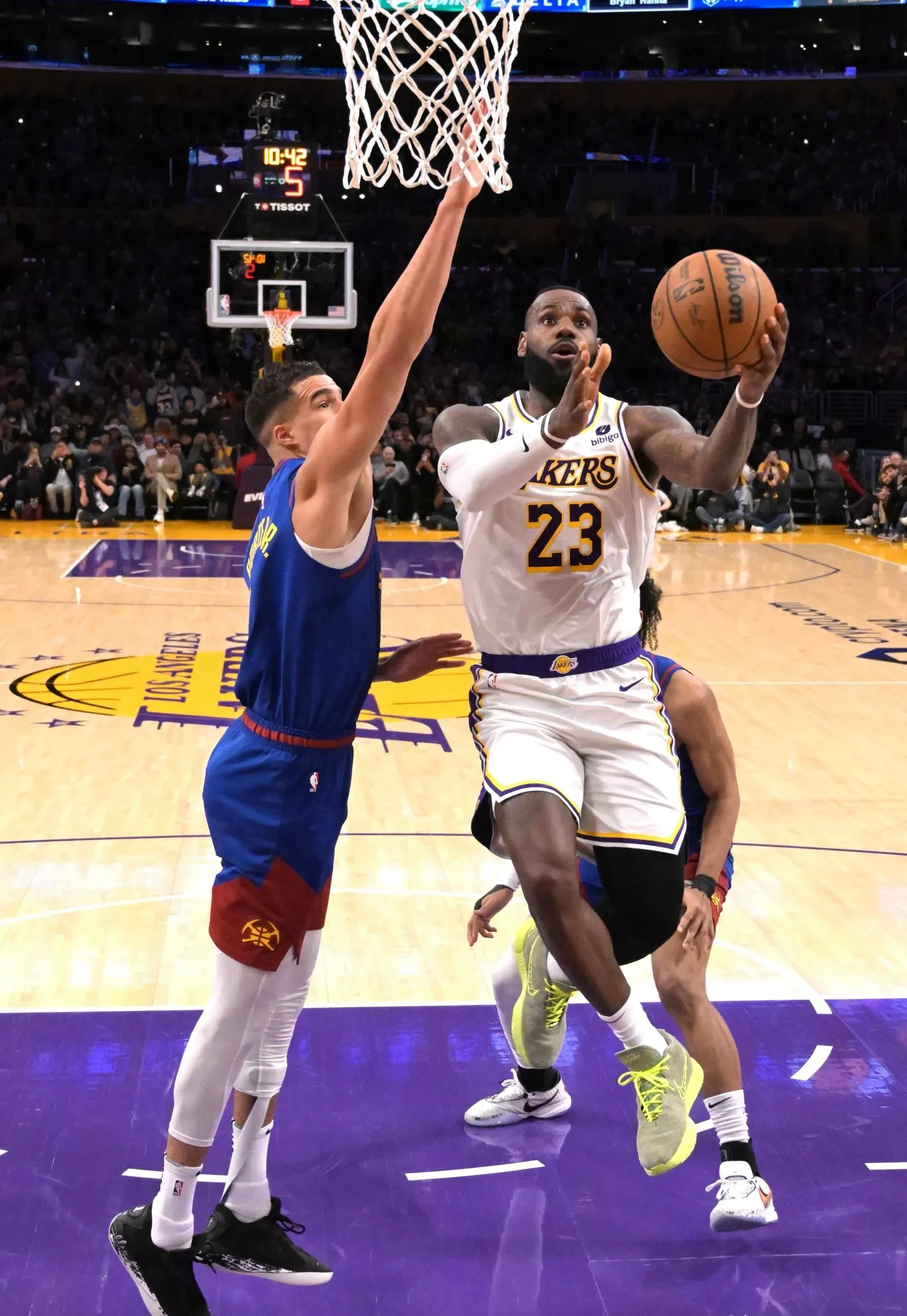 掘金翻盘鹈鹕，哈登扛起全队