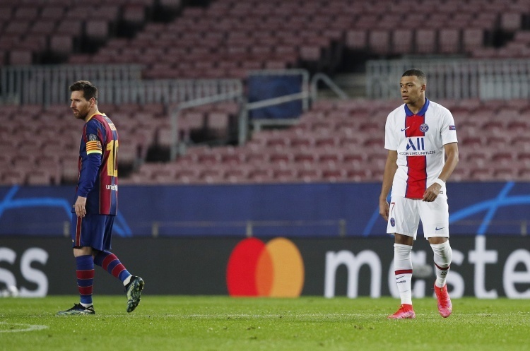 西班牙碾压巴黎，皮克扛起全队