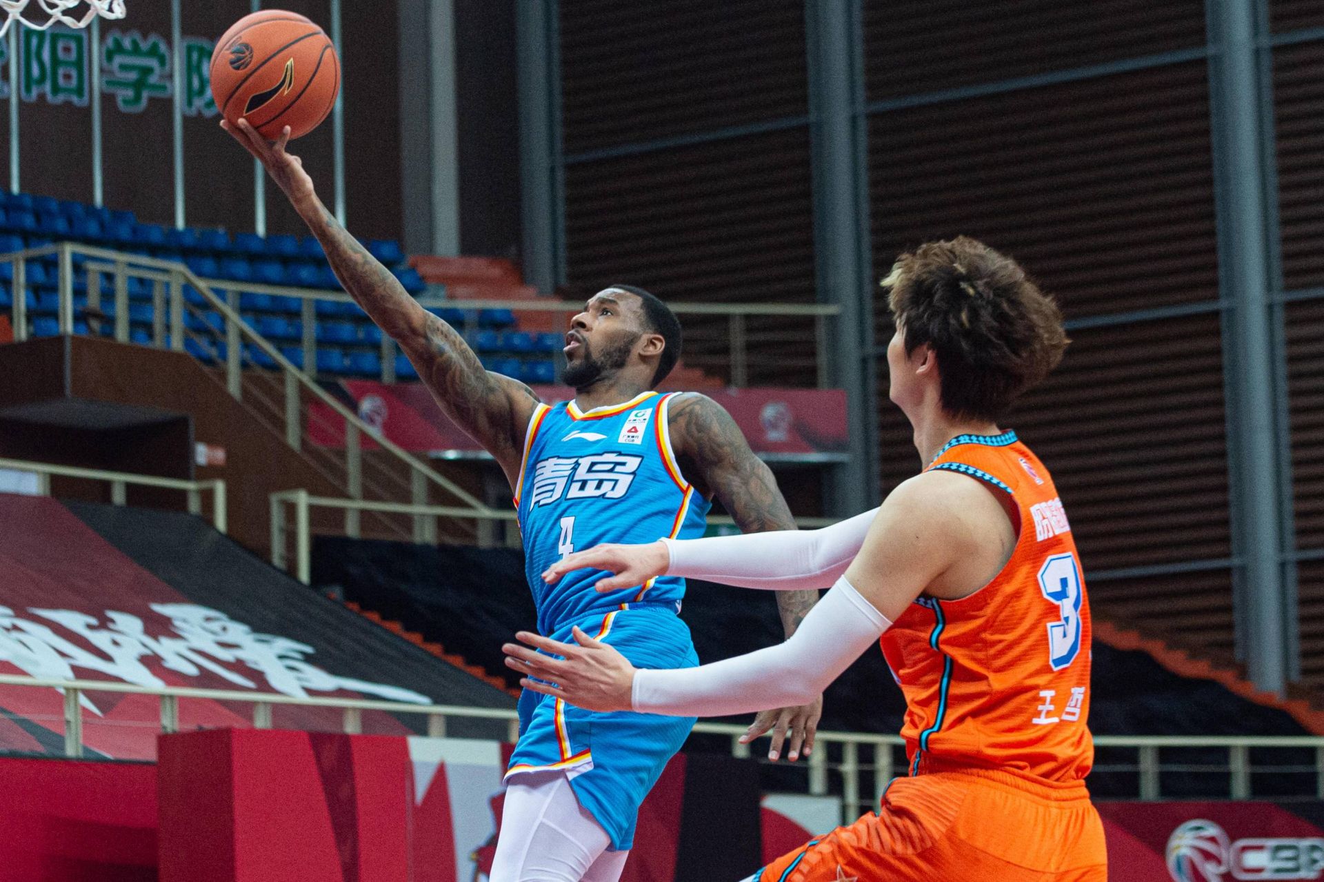 青岛队完胜江苏队,易建联状态火热 青岛队完胜江苏队,易建联状态火热