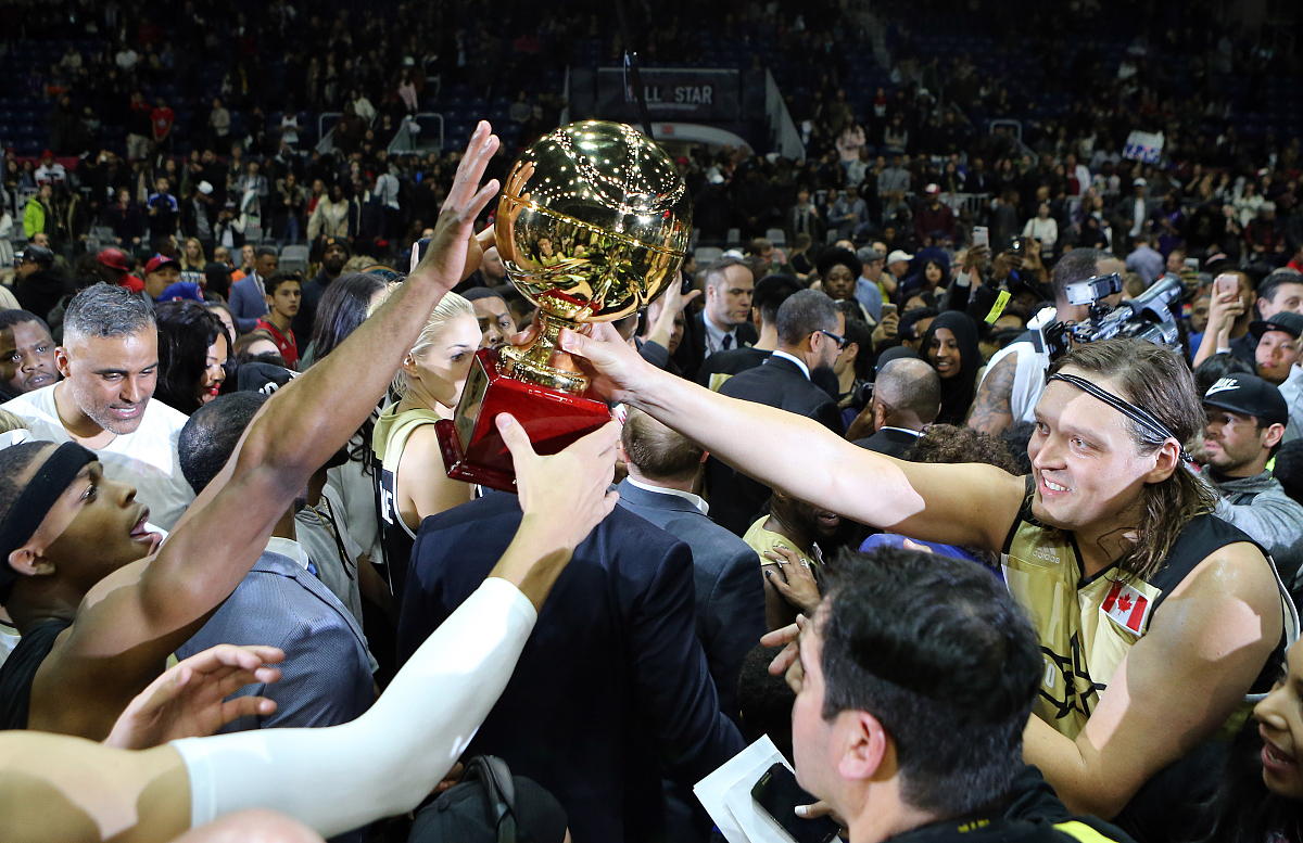 开云体育在线-哈斯车队绝杀威廉姆斯，拉塞尔点燃赛场