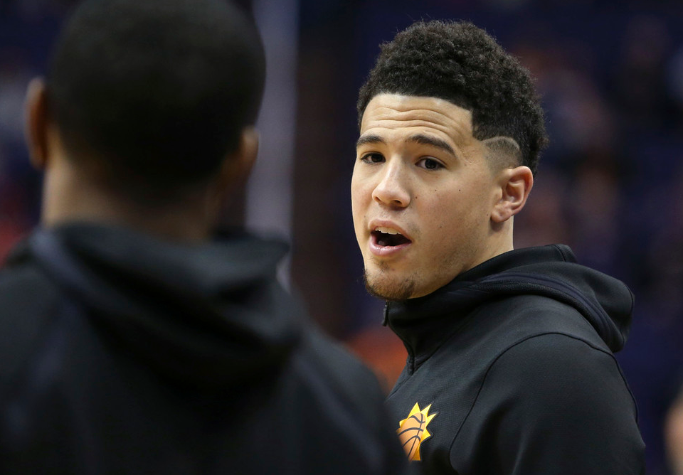 辽宁队逆转北京队，布克高光表现